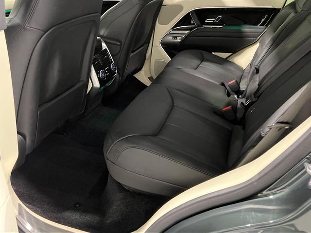 Photo of 2023 Belgravia Green Metallic Land Rover Range Rover