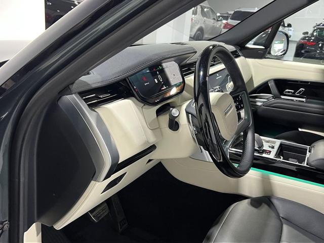 Photo of 2023 Belgravia Green Metallic Land Rover Range Rover