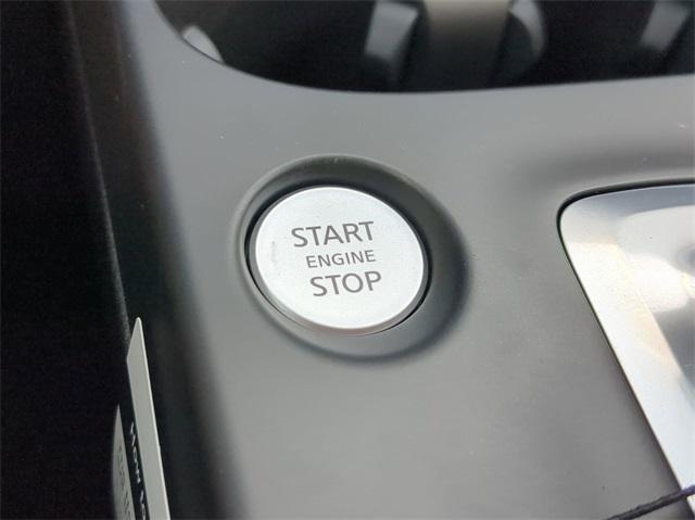 Photo of 2025 White INFINITI QX50