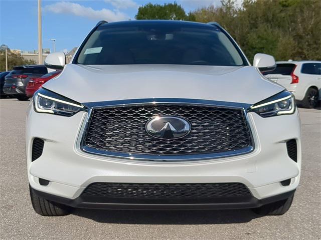 Photo of 2025 White INFINITI QX50