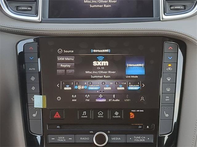 Photo of 2025 White INFINITI QX50