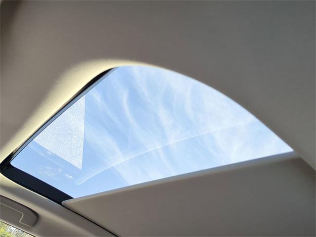 Photo of 2025 White INFINITI QX50