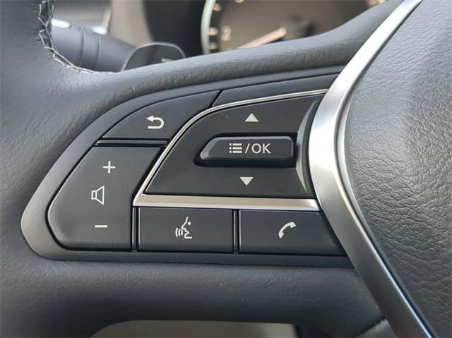 Photo of 2025 White INFINITI QX50