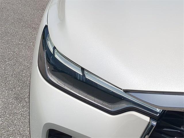 Photo of 2025 Majestic White INFINITI QX60