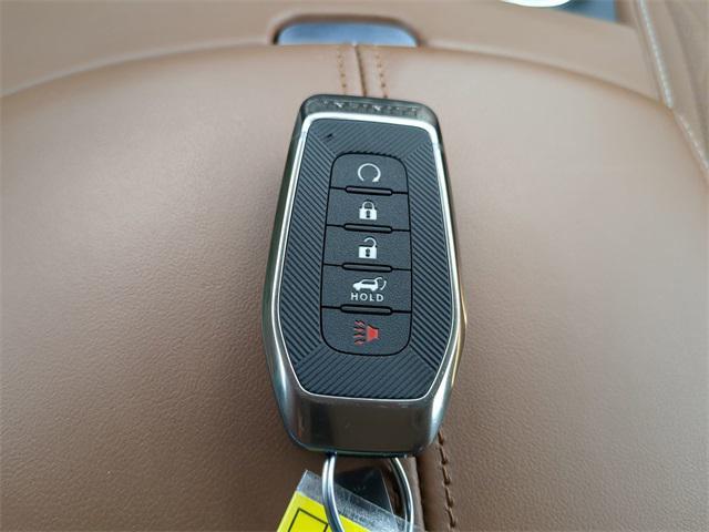 Photo of 2025 Majestic White INFINITI QX60