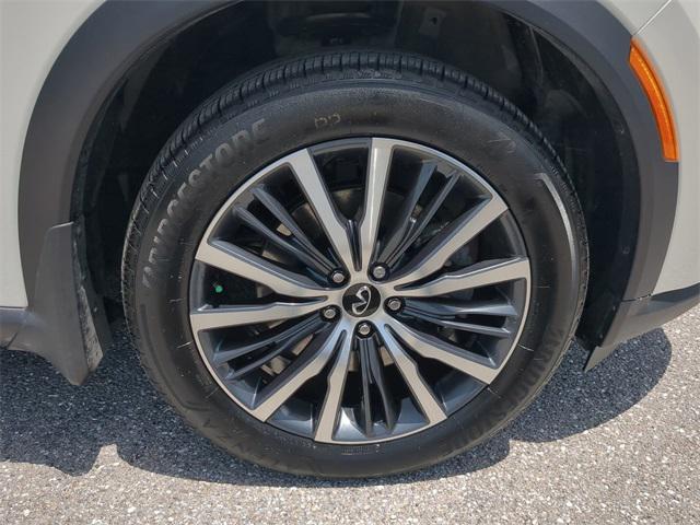 Photo of 2025 Majestic White INFINITI QX60