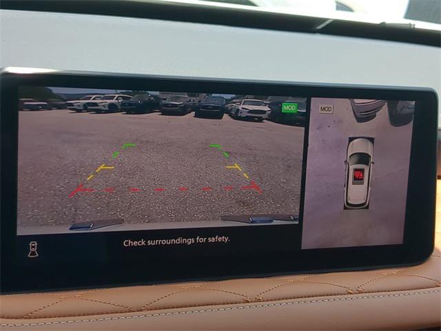 Photo of 2025 Majestic White INFINITI QX60