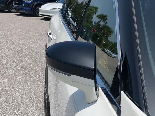 Photo of 2025 Majestic White INFINITI QX60