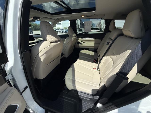 Photo of 2025 Majestic White INFINITI QX60