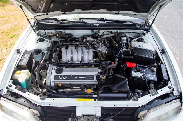 Photo of 1996 White Platinum Pearl INFINITI I30