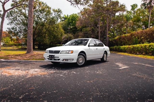 Photo of 1996 White Platinum Pearl INFINITI I30