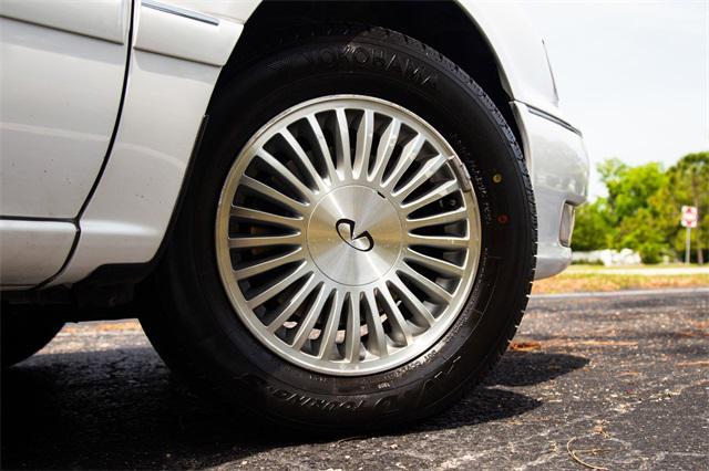 Photo of 1996 White Platinum Pearl INFINITI I30