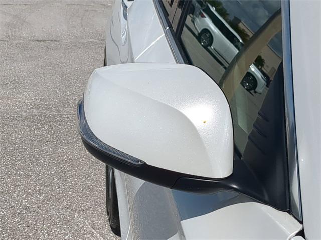 Photo of 2025 White INFINITI QX50