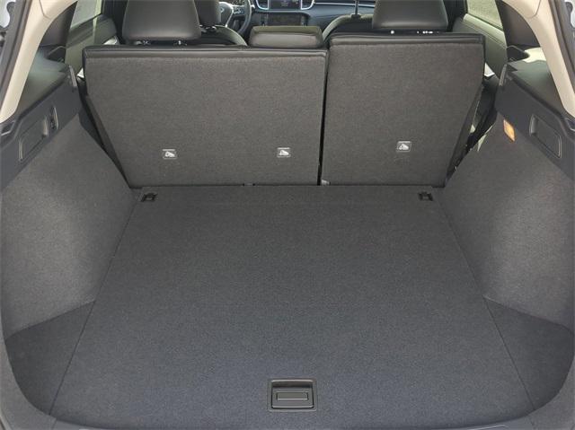 Photo of 2025 White INFINITI QX50