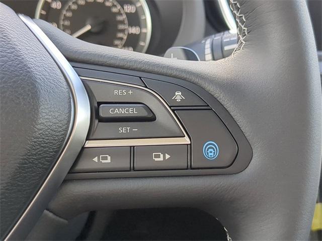 Photo of 2025 White INFINITI QX50