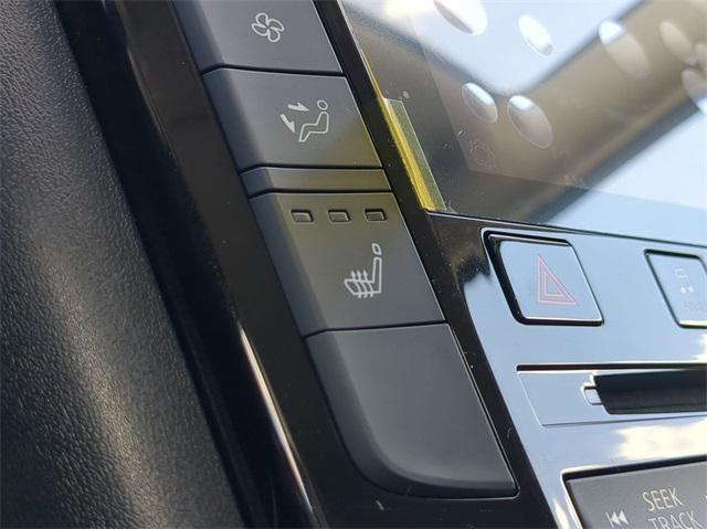Photo of 2025 White INFINITI QX50
