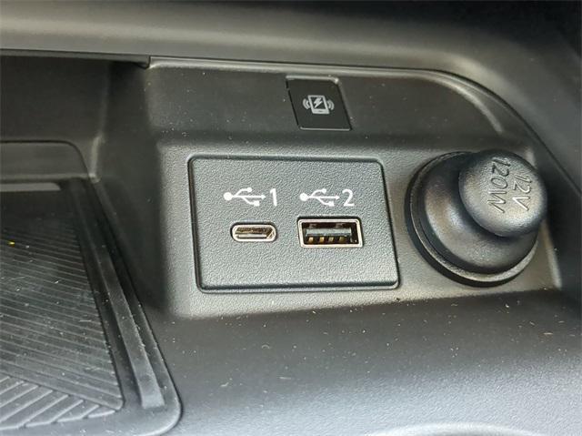 Photo of 2025 White INFINITI QX50