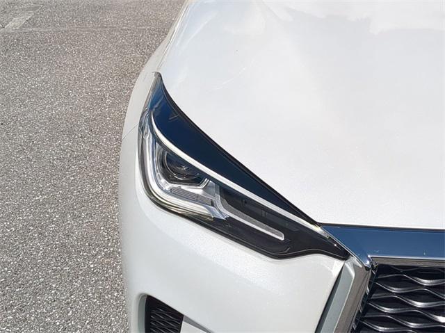 Photo of 2025 White INFINITI QX50
