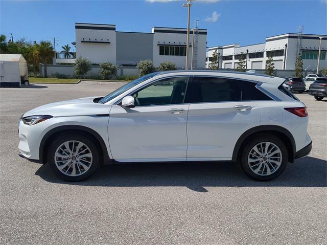 Photo of 2025 White INFINITI QX50