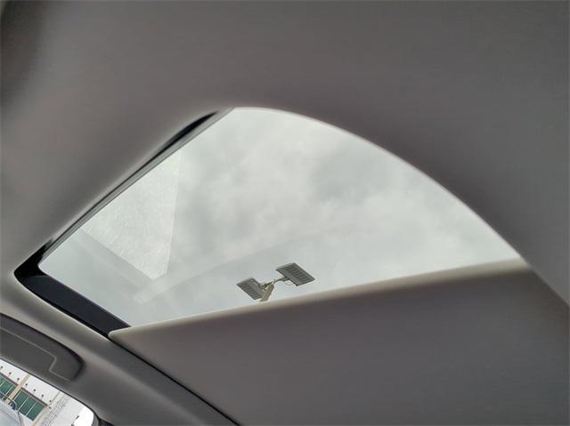 Photo of 2025 White INFINITI QX50