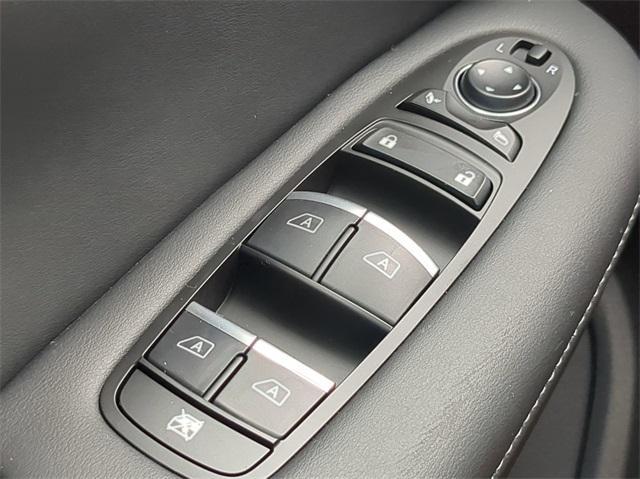 Photo of 2025 White INFINITI QX50