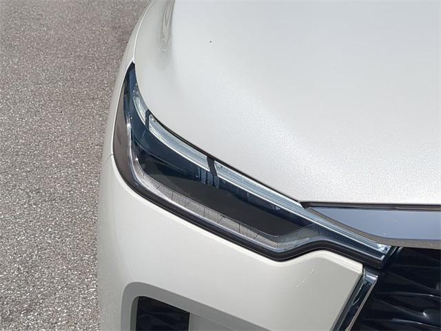 Photo of 2025 Majestic White INFINITI QX60