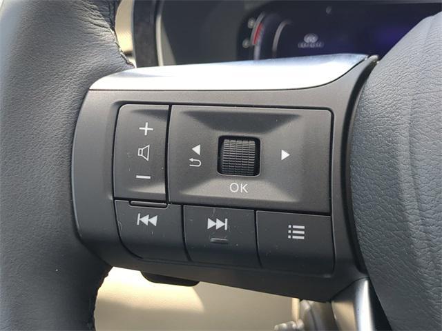 Photo of 2025 Majestic White INFINITI QX60