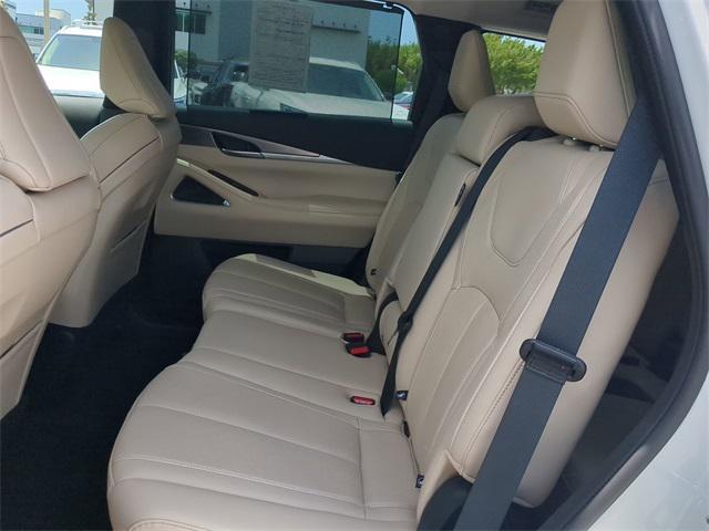 Photo of 2025 Majestic White INFINITI QX60