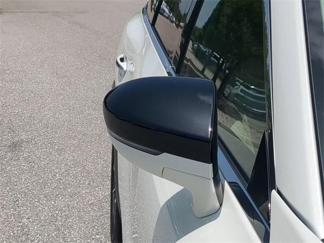 Photo of 2025 Majestic White INFINITI QX60