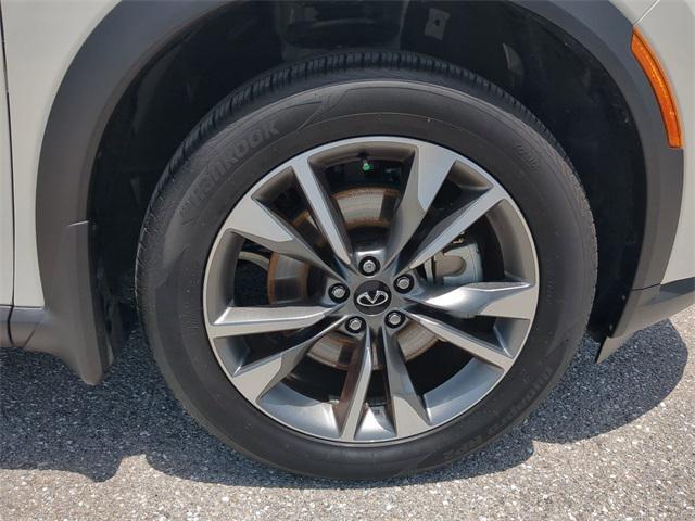 Photo of 2025 Majestic White INFINITI QX60