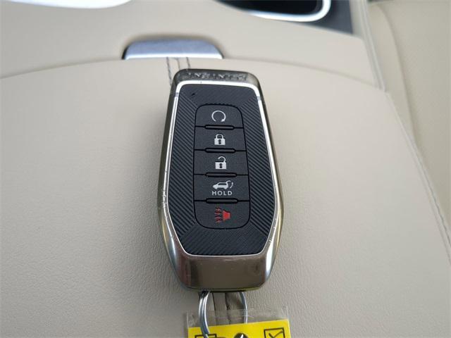 Photo of 2025 Majestic White INFINITI QX60