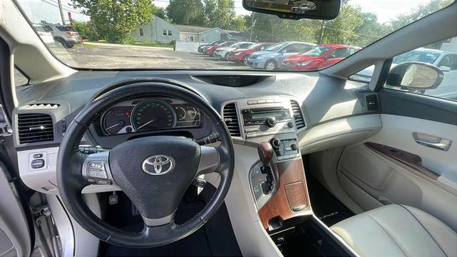Photo of 2009 Classic Silver Metallic Toyota Venza