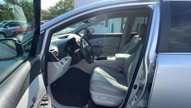 Photo of 2009 Classic Silver Metallic Toyota Venza
