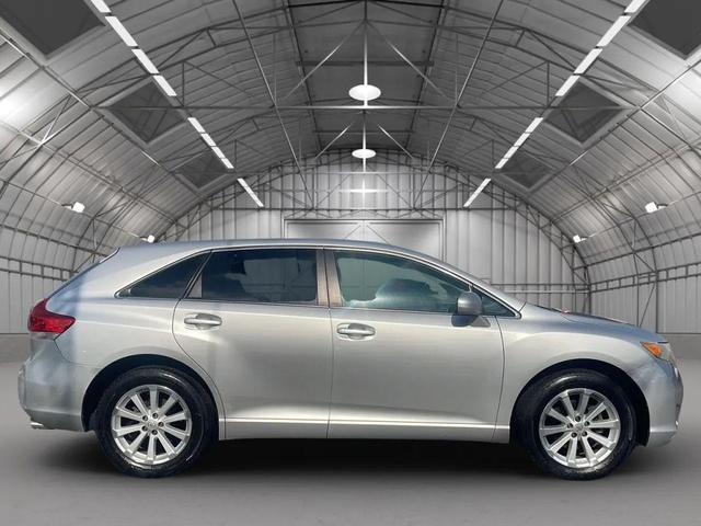 Photo of 2009 Classic Silver Metallic Toyota Venza