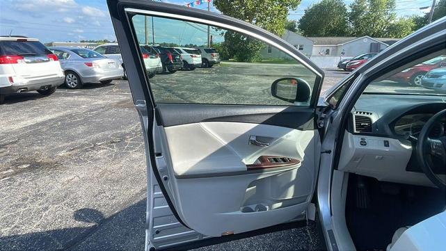 Photo of 2009 Classic Silver Metallic Toyota Venza
