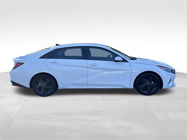 Photo of 2023 Serenity White Pearl Hyundai ELANTRA