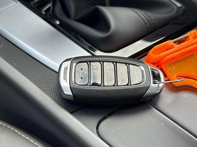 Photo of 2023 Phantom Black Hyundai ELANTRA