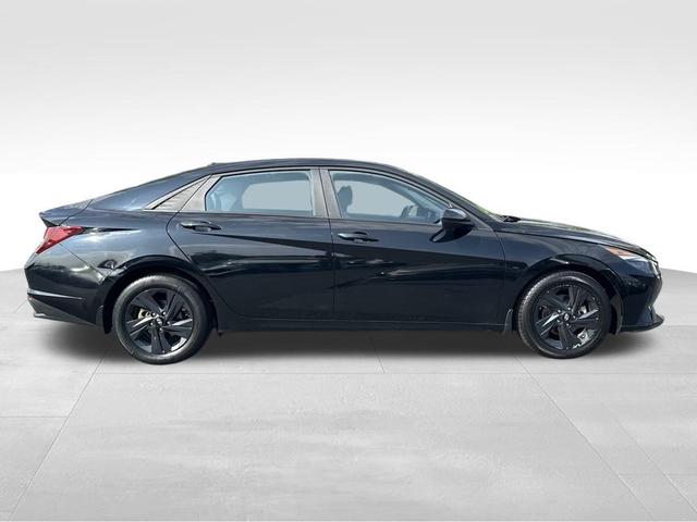 Photo of 2023 Phantom Black Hyundai ELANTRA