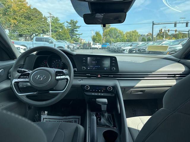Photo of 2023 Phantom Black Hyundai ELANTRA