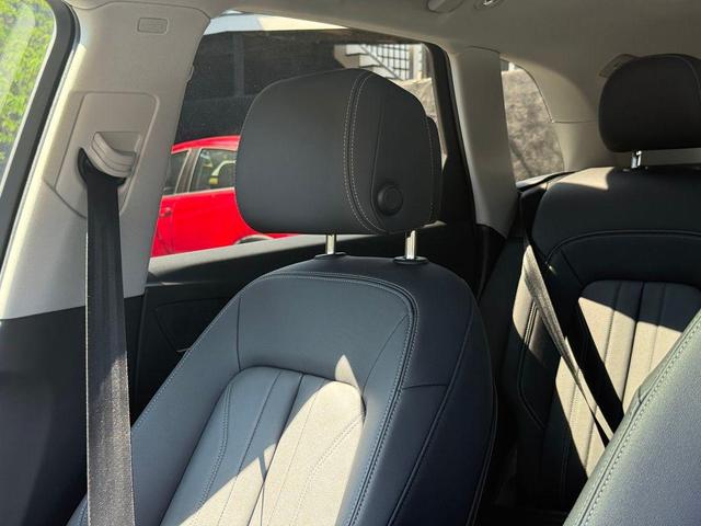 Photo of 2022 Ibis White Audi Q5