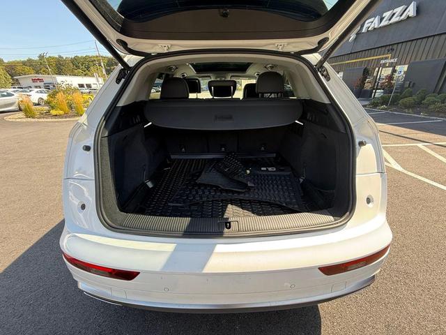 Photo of 2022 Ibis White Audi Q5