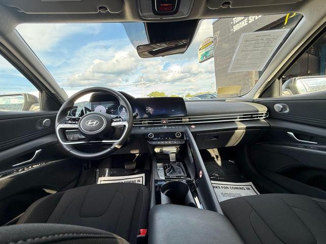 Photo of 2025 Amazon Gray Hyundai ELANTRA