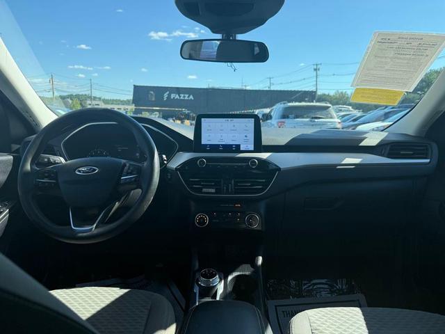 Photo of 2022 Silver Metallic Ford Escape