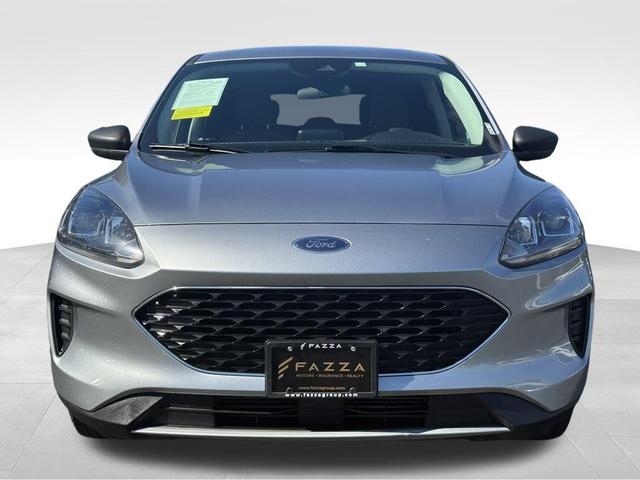 Photo of 2022 Silver Metallic Ford Escape