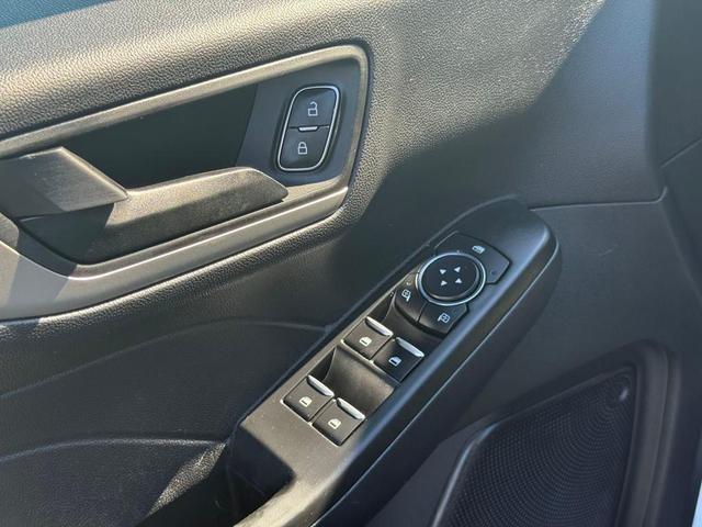 Photo of 2022 Silver Metallic Ford Escape