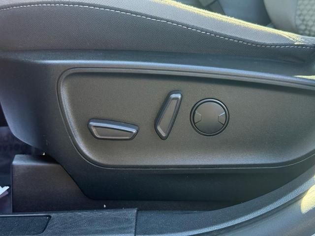 Photo of 2022 Silver Metallic Ford Escape