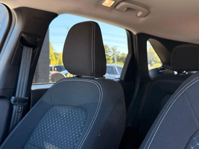Photo of 2023 Oxford White Ford Escape