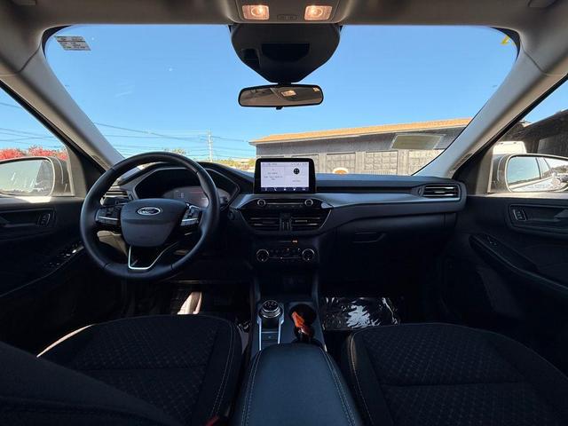 Photo of 2023 Oxford White Ford Escape