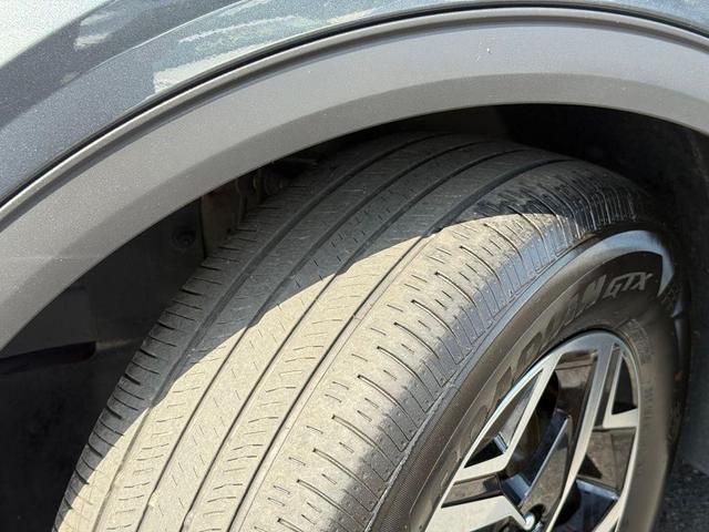 Photo of 2024 Gravity Gray Kia Sportage