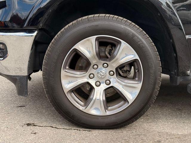 Photo of 2022 Diamond Black Crystal Pearlcoat RAM 1500